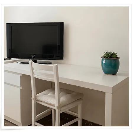 Apartment Maison Giambologna - Terrazza, Parcheggio Gratuito In Strada - Centro A Piedi, Stazione A 5 Min